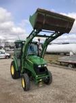 John Deere 3520 tractor met voorlader accessoire