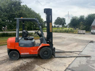Toyota 7FD25 2500 KG heftruck Diesel Triplo mast S