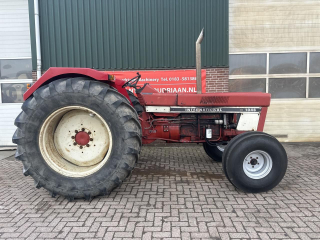 International 1046 wheel tractor