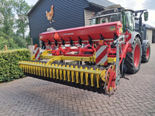 Pottinger Syncro 3020 cultivator met zaaibak