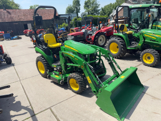 John Deere 2026R met voorlader
