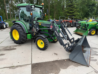 John Deere 4049R Met voorlader en Fronthef met Aft