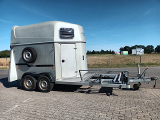 Thiel mentrailer trailer met koetsframe 2 paards