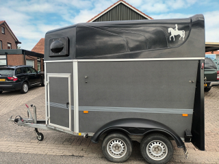 Humbaur 15 paards paardentrailer