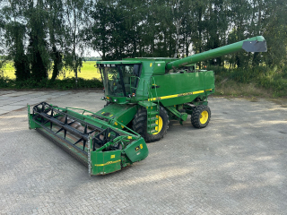 John Deere CTS COMBINE AIRCO maaibord NL MACHINE