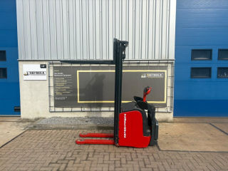 VS-23053 Elektrische Triplex stapelaar Linde 5700m
