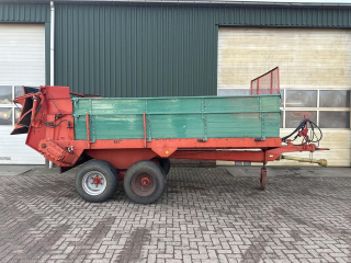 Meststrooier manure spreader