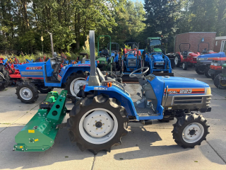 Iseki Sial 223 met Klepelmaaier