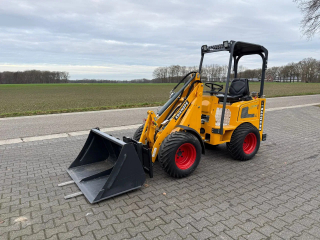 Knikmops 120 mini shovel zo goed als nieuw! 80u
